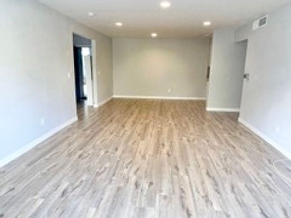 4th image of 1823 Holmby Ave APT 204