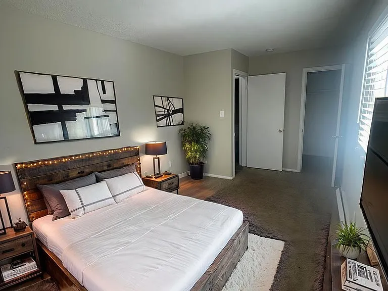 Westwind Apartments — Photo 11