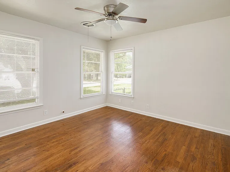 707 Enfield St — Photo 11