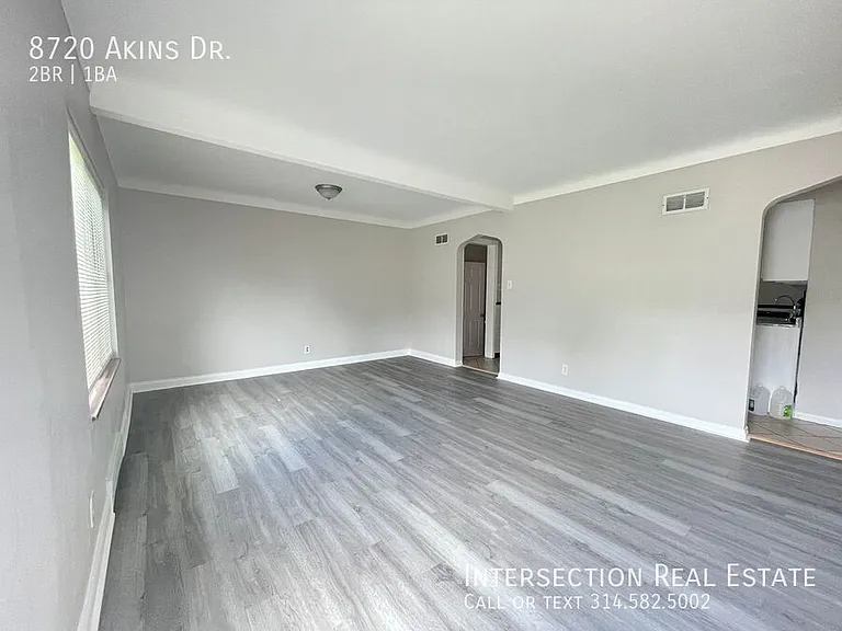 8720 Akins Dr — Photo 3