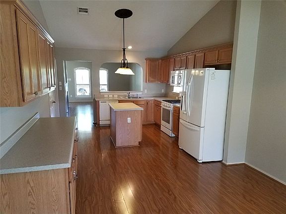 3rd image of 1609 Colorado Bend Dr