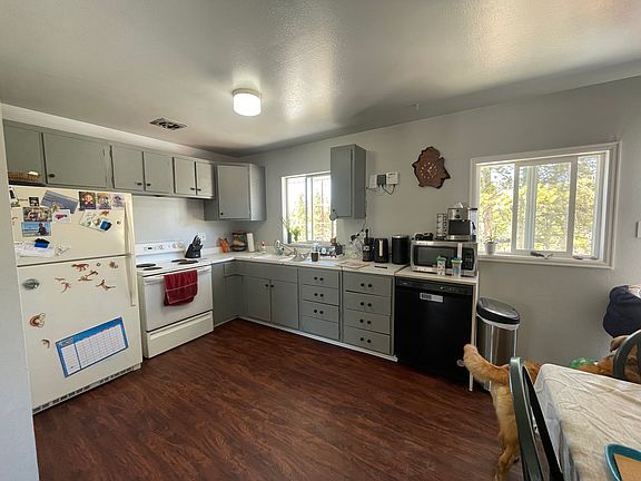 3rd image of 620 W 8th St #1