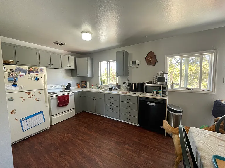 620 W 8th St #1 — Photo 3
