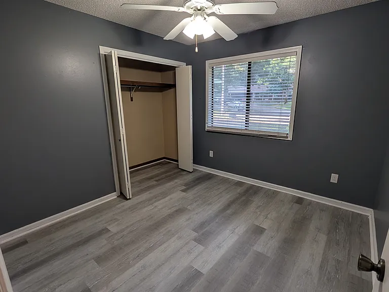 1605 Teresa Cir — Photo 29