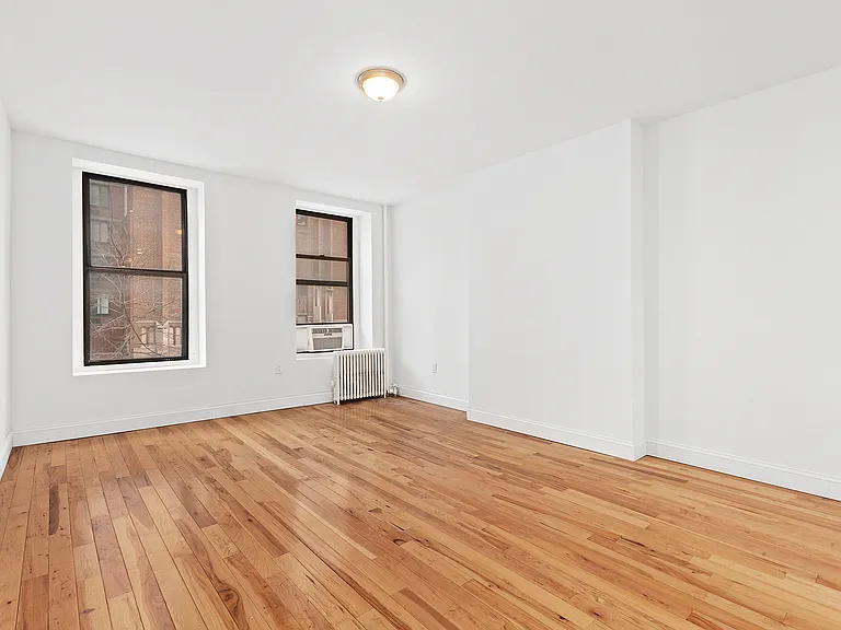 1171 2nd Ave #3S — Photo 2