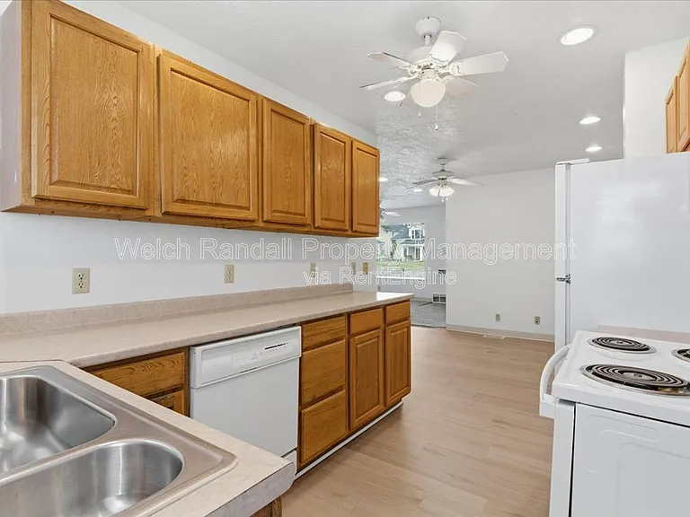 2353 Jackson Ave — Photo 10