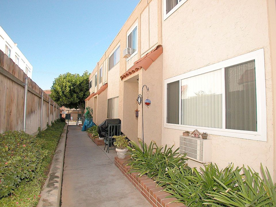 2 Level, 2 Bedroom, 1.5 Bath Condo