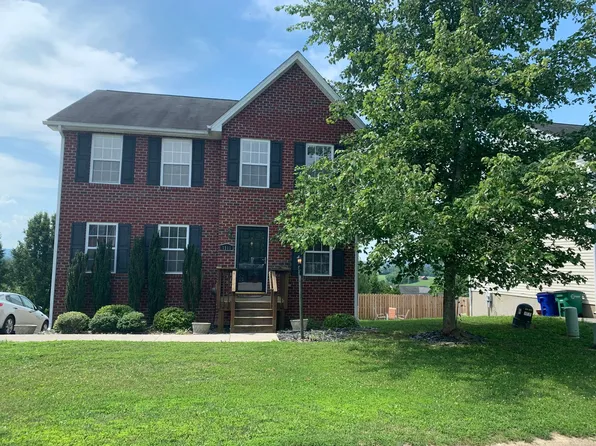 1111 New Village Dr NW, Christiansburg, VA 24073