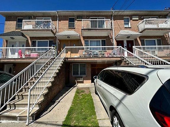 4th image of 236 Bay 13th St