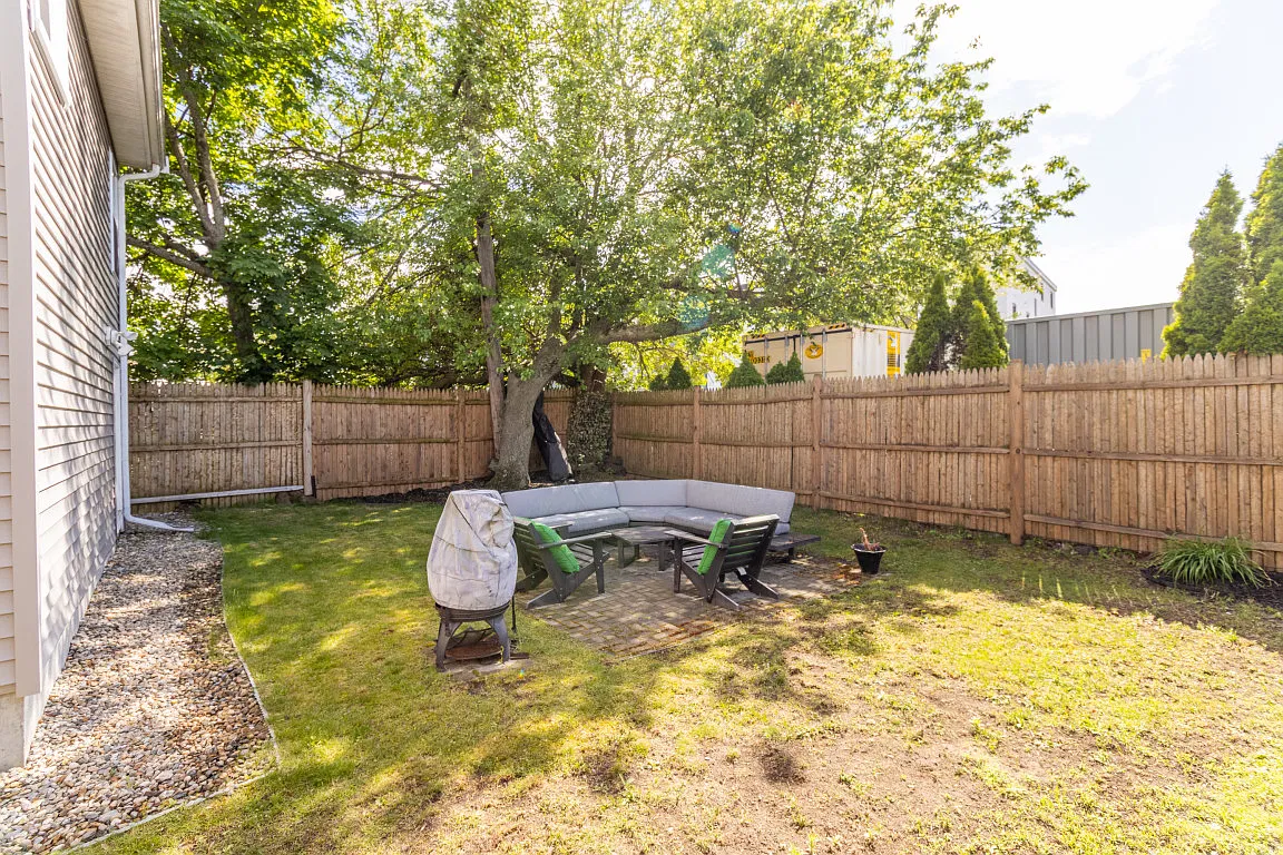 3 bed, 1800 sqft, $3,800 — Photo 2