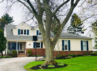 21911 Halworth Rd, Beachwood, OH 44122