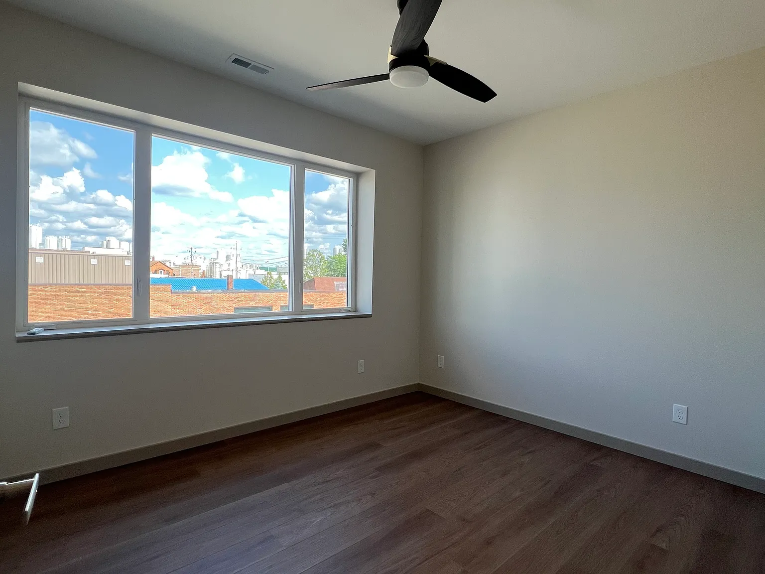 2 bed, 1100 sqft, $1,500 — Photo 3
