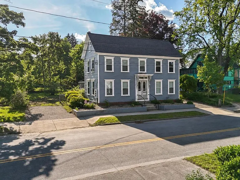 137 Locust St — Photo 2