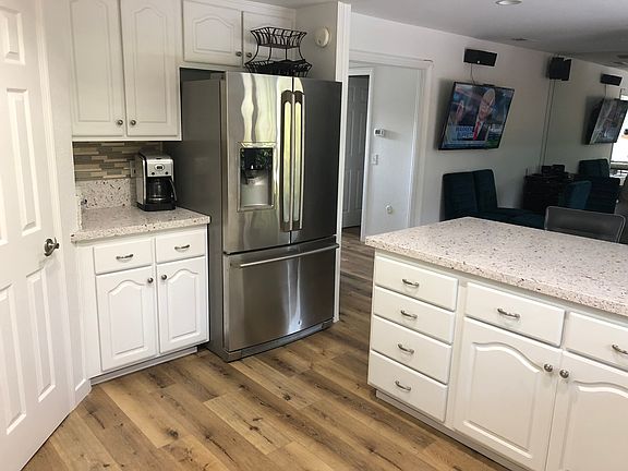 3rd image of 15481 Cottonwood Cir