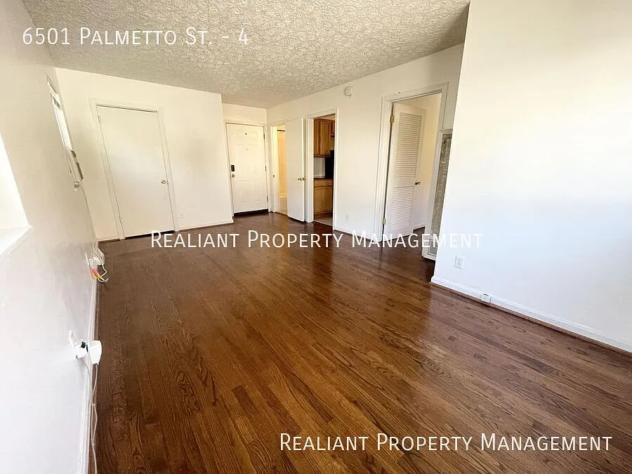 Building Photo - 6501 Palmetto St #4