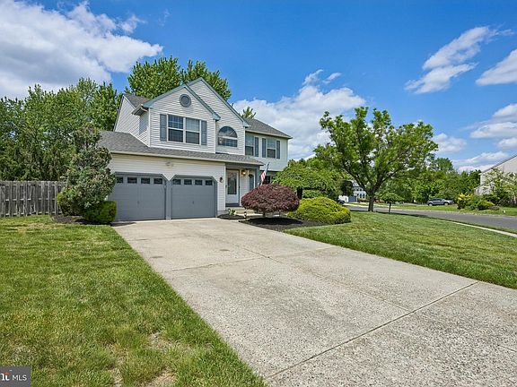 2nd image of 11 Amberfield Dr