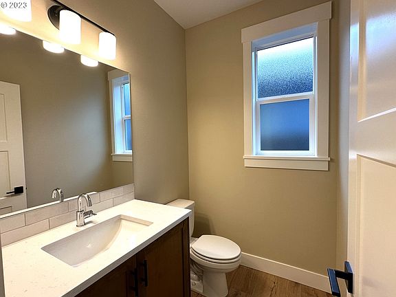5th image of 2201 NE Brendan Cir