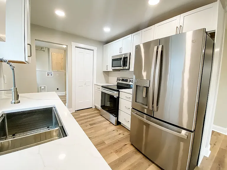 1142 S Keystone Ave — Photo 4