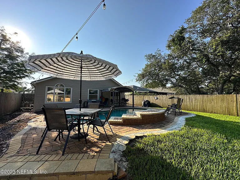 1624 Roberts Dr — Photo 18