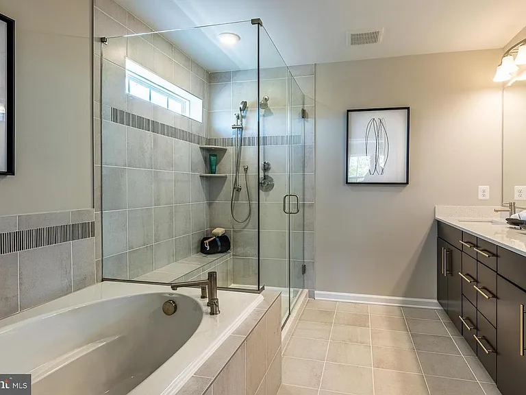 4633 4633b Crossing Ct — Photo 5