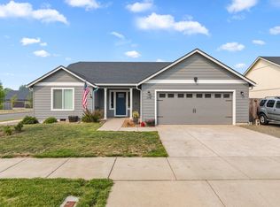 1042 SW Arch Ct, Grants Pass, OR 97527