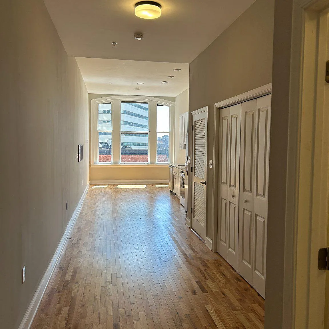 100 W Lexington St — Photo 3