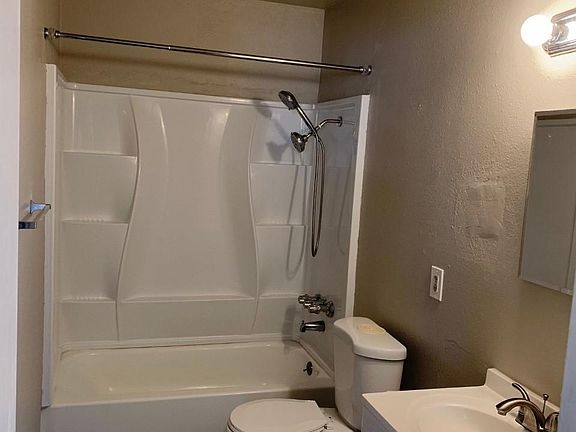 4th image of 516 W 12th St APT 3