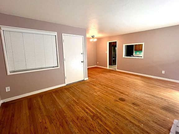 5th image of 122 Toyon Dr