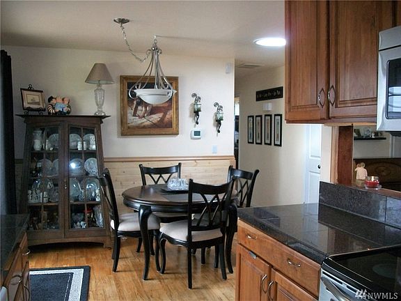 5th image of 8707 49th Dr NE