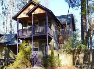 107 Lake Cove Rd, Flat Rock, NC 28731