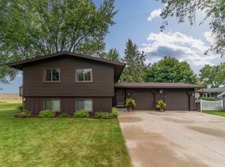 613 Reo Rd, Conrad, IA 50621