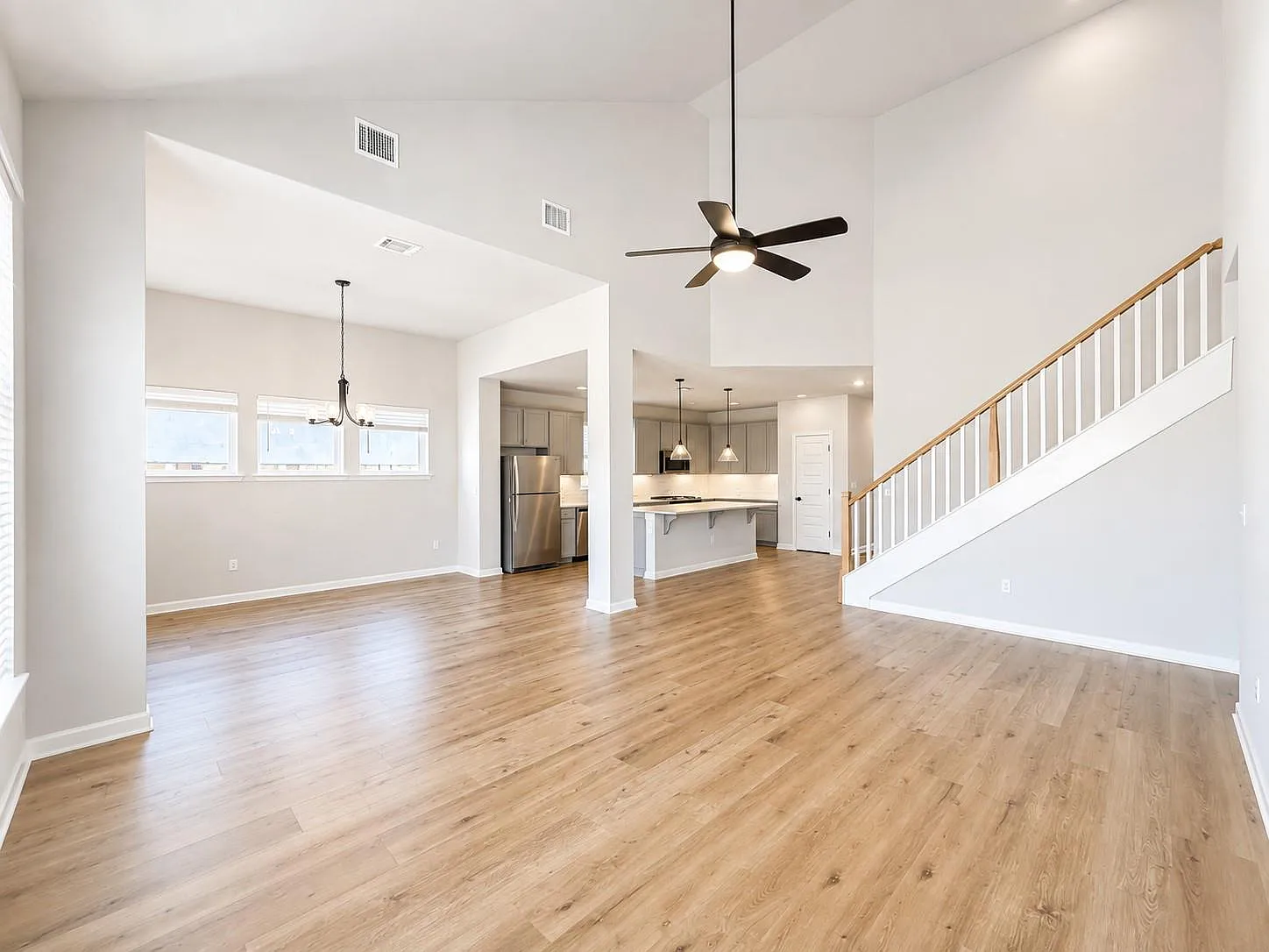 4 bed, 3.0 bath, 2400 sqft, $2,750 — Photo 2