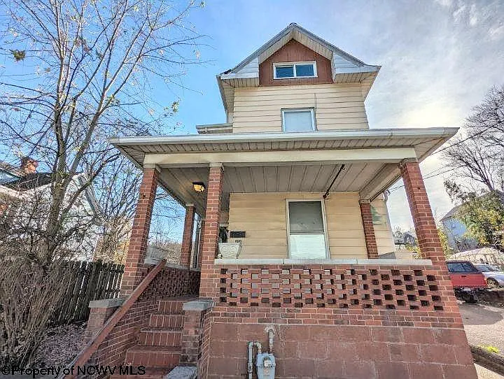 494 Winsley St photo 1