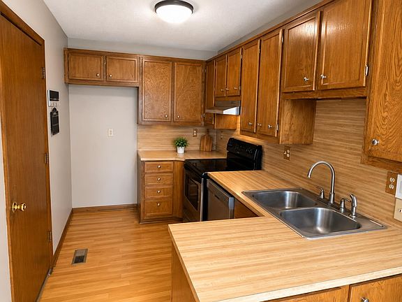 4th image of 424 S 66th Ave E