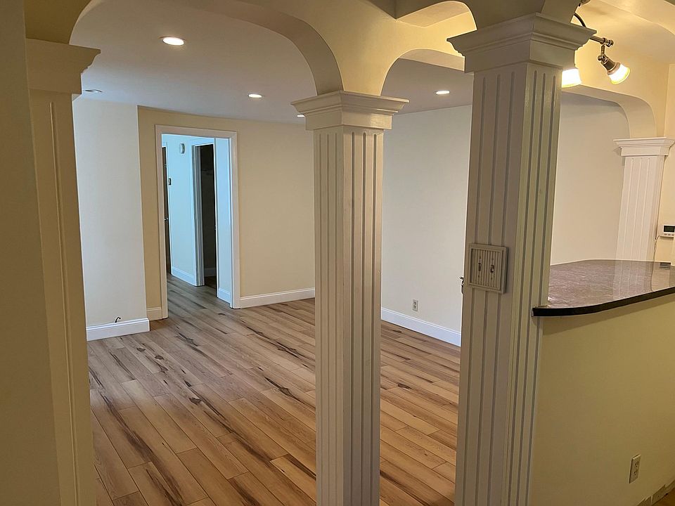 1st image of 109 E Hollis St