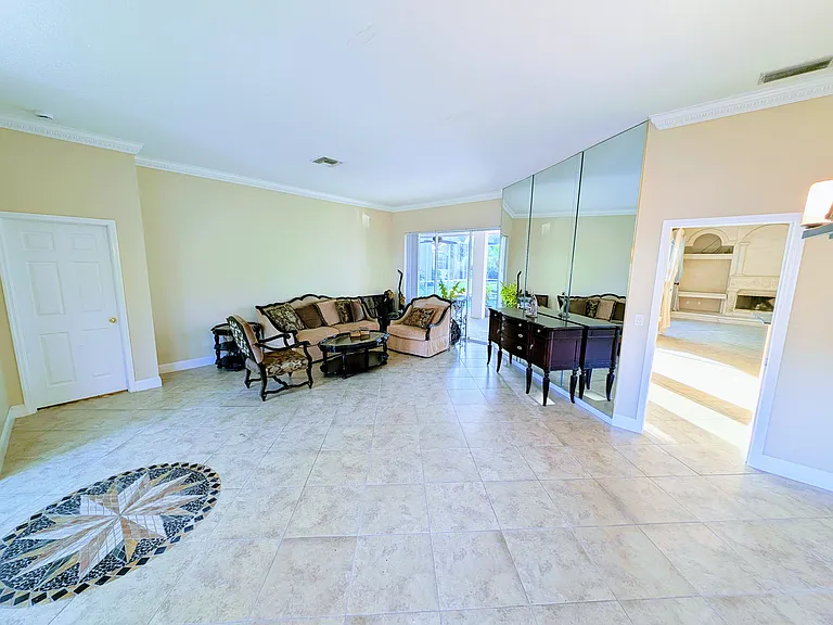 5667 Wellington Ct — Photo 10