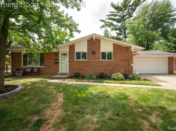 8921 Harvey St, Livonia, MI 48150