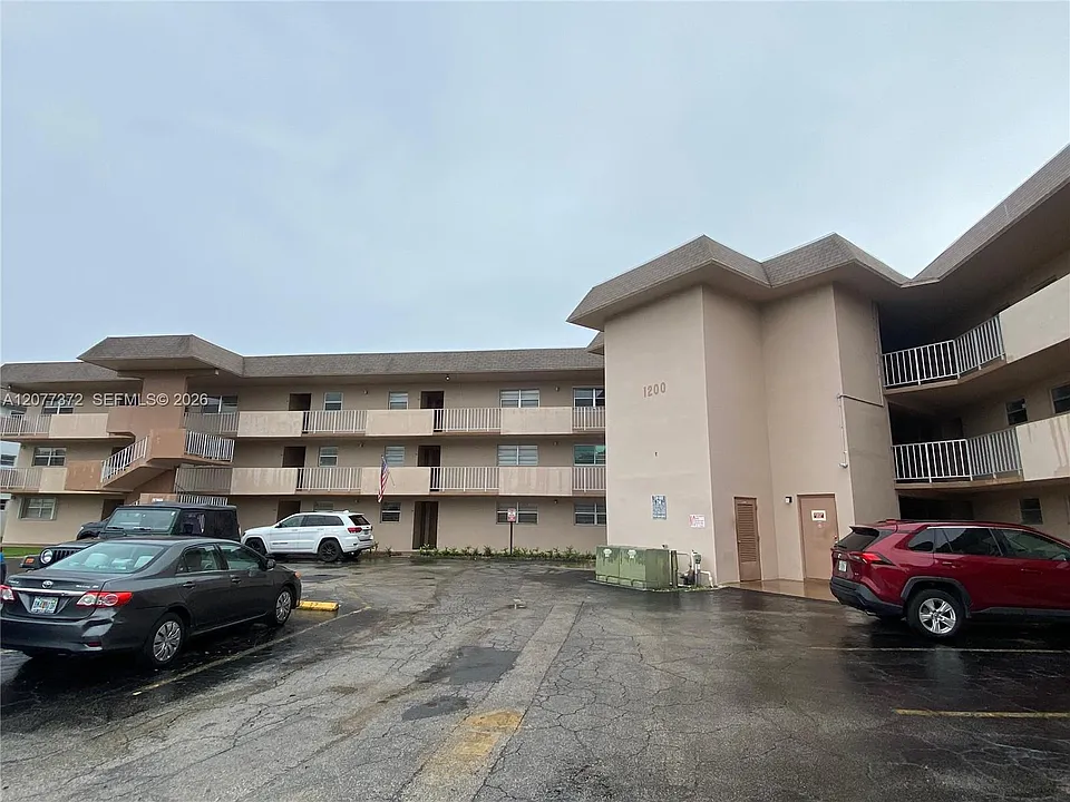 1200 Tallwood Ave #102