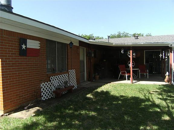 3rd image of 801 Beechwood Ln