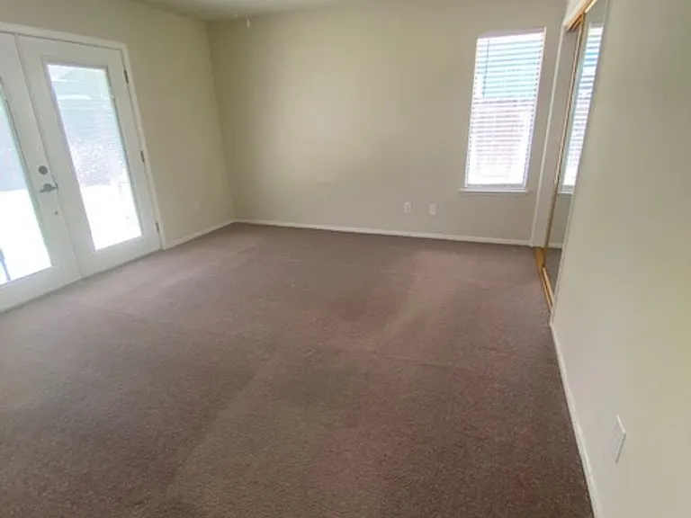 561 Amanda Ct — Photo 33