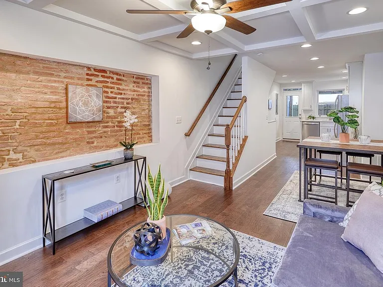 2021 Portugal St — Photo 1