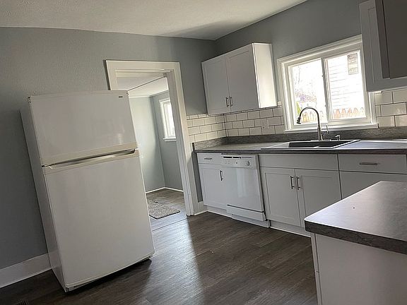 3rd image of 1406 N Michigan St