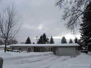 4231 Country Club Dr, Shelby Township, MI 48316