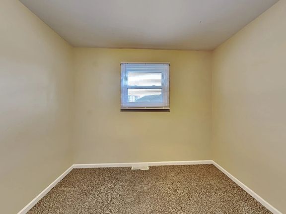 3rd image of 3205 Pheasant Dr #1