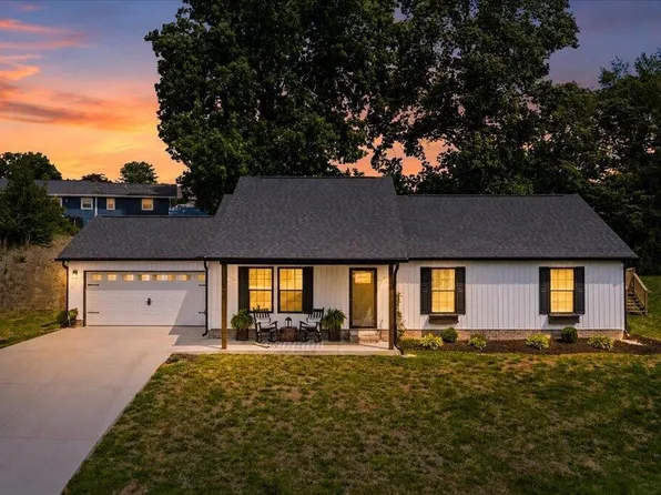 126 Zoe Cir, Jacksboro, TN 37757