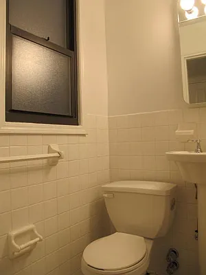 Rented by Metropolis Real Estate of Manhattan | media 9