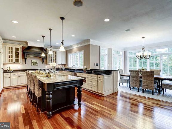 3rd image of 8651 Old Dominion Dr