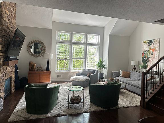 4th image of 422 Sweetbriar St
