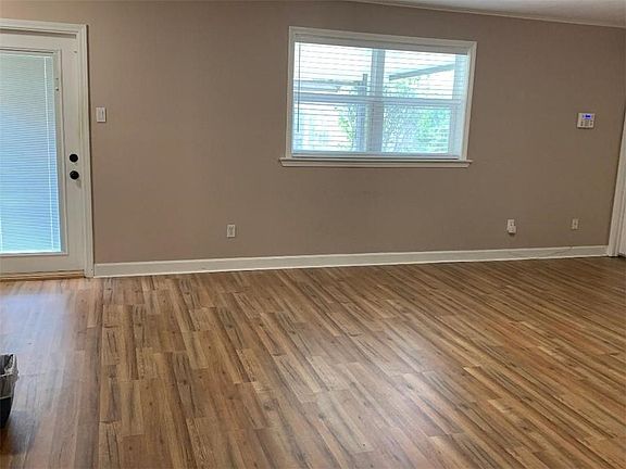 2nd image of 2200 Belmont Pl