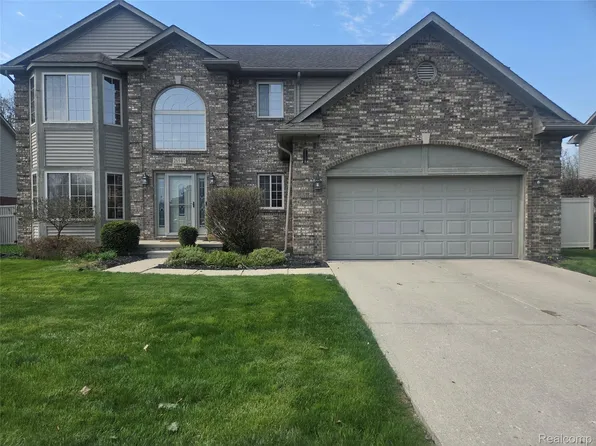 26940 Cedar Run Ct, Woodhaven, MI 48183